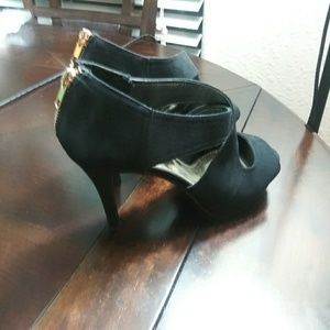 3/$30 Cato Zipper Heels